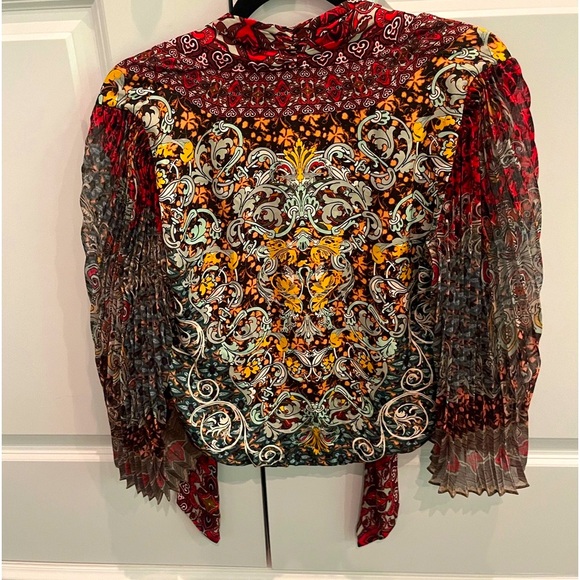 ALICE+OLIVIa Flutter Sleeve Top - Picture 6 of 9